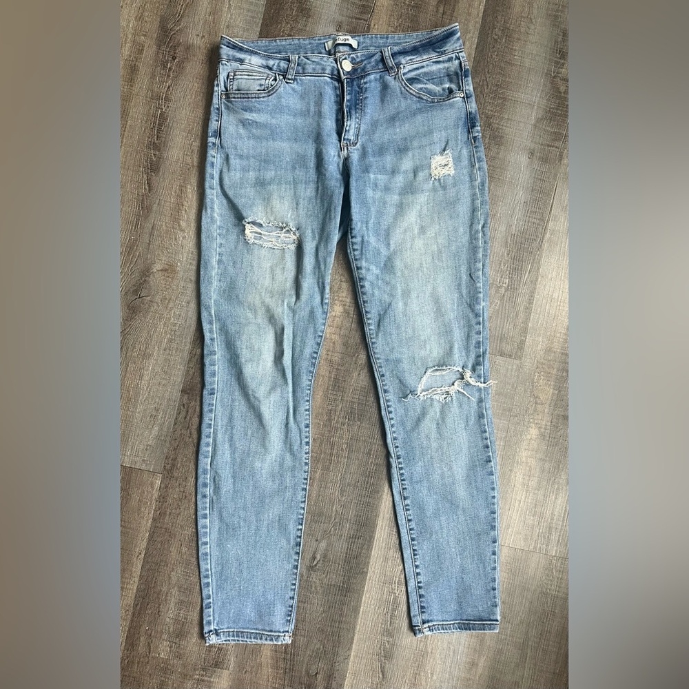 Light Wash Distressed Boyfriend Jeans - Refuge